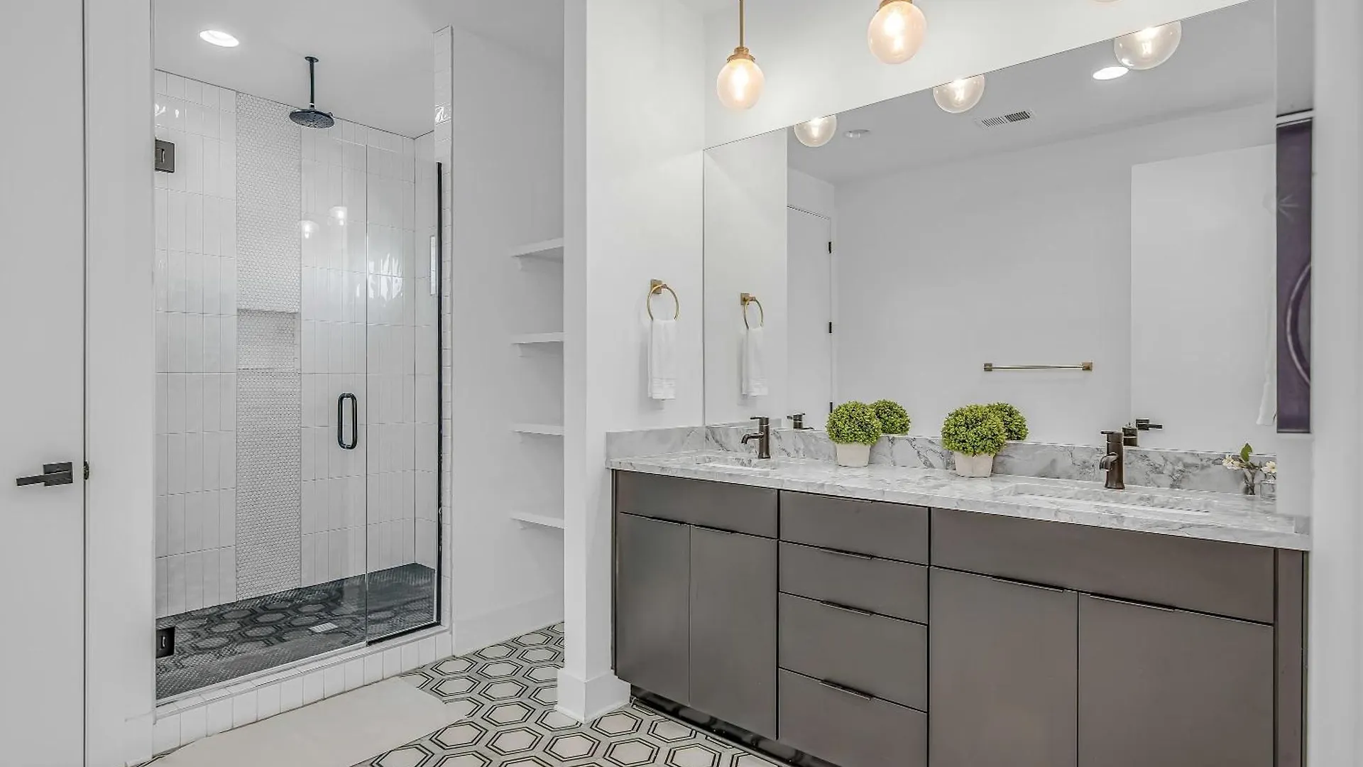 Spectacular Double Rooftop Home 7 Mins To Broadway Nashville Holiday home